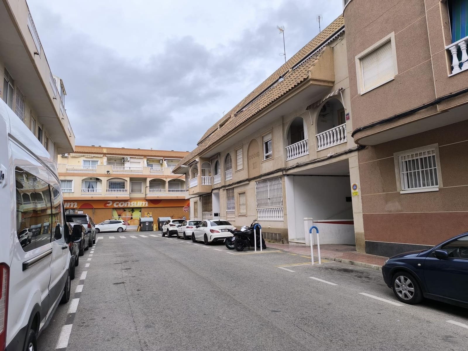 3 makuuhuone Huoneisto myytävänä paikassa Torrevieja mukana uima-altaan 
autotalli - 195 000 € (Ref: 9605010)