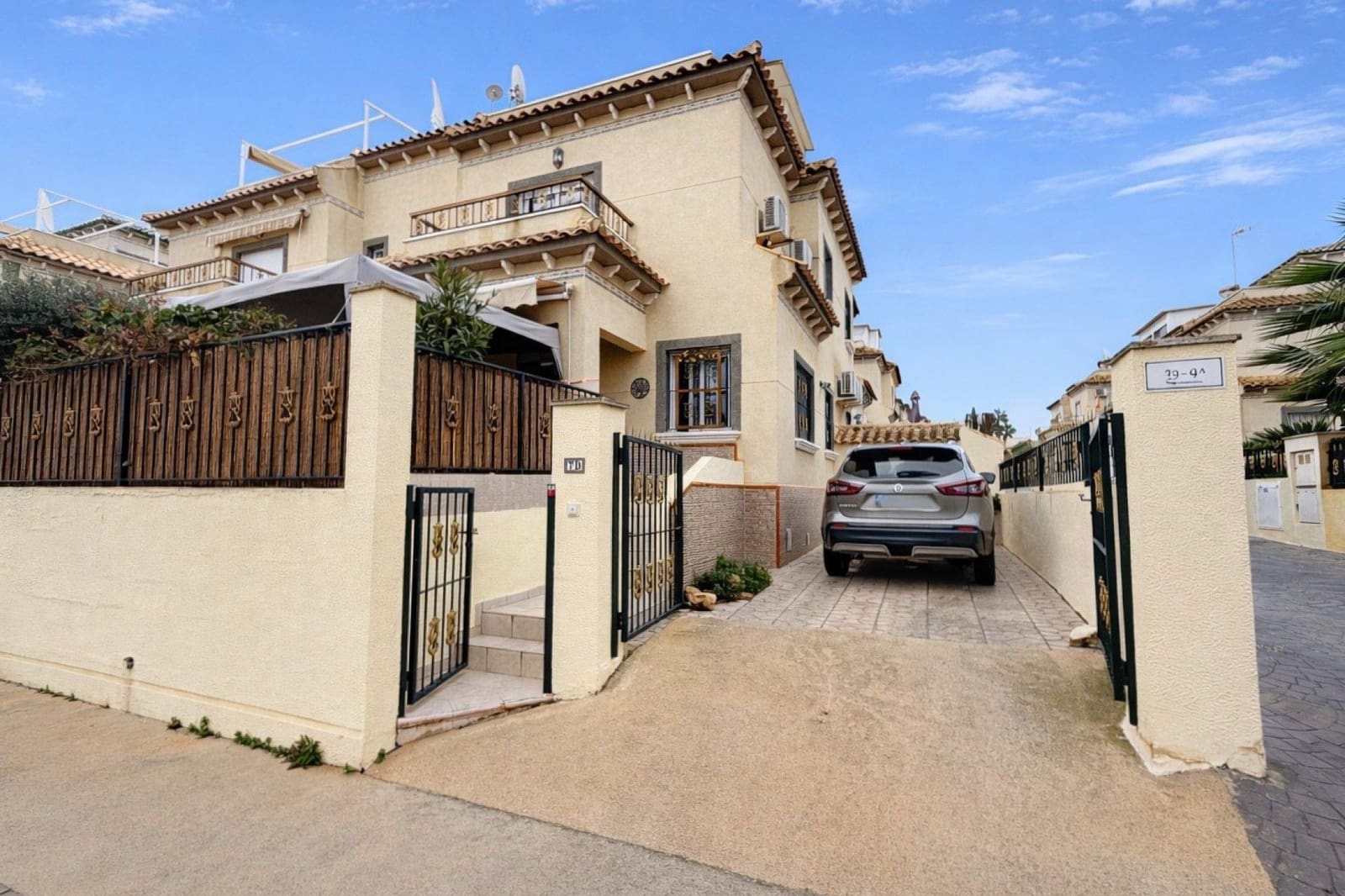 5 bedroom Apartment for sale in San Fulgencio with pool - € 184,950 (Ref: 9674264)
