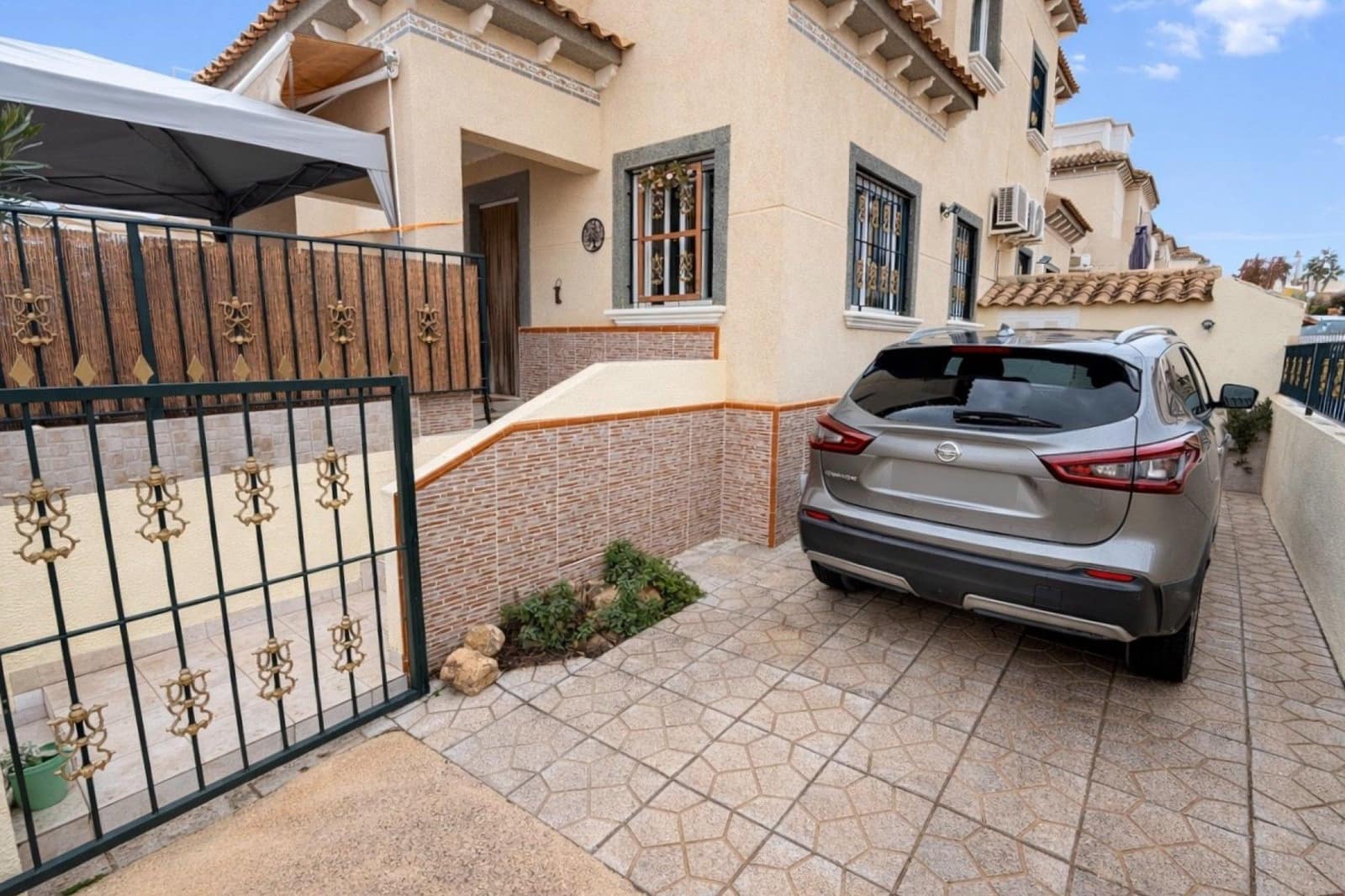 5 bedroom Apartment for sale in San Fulgencio with pool - € 184,950 (Ref: 9674264)