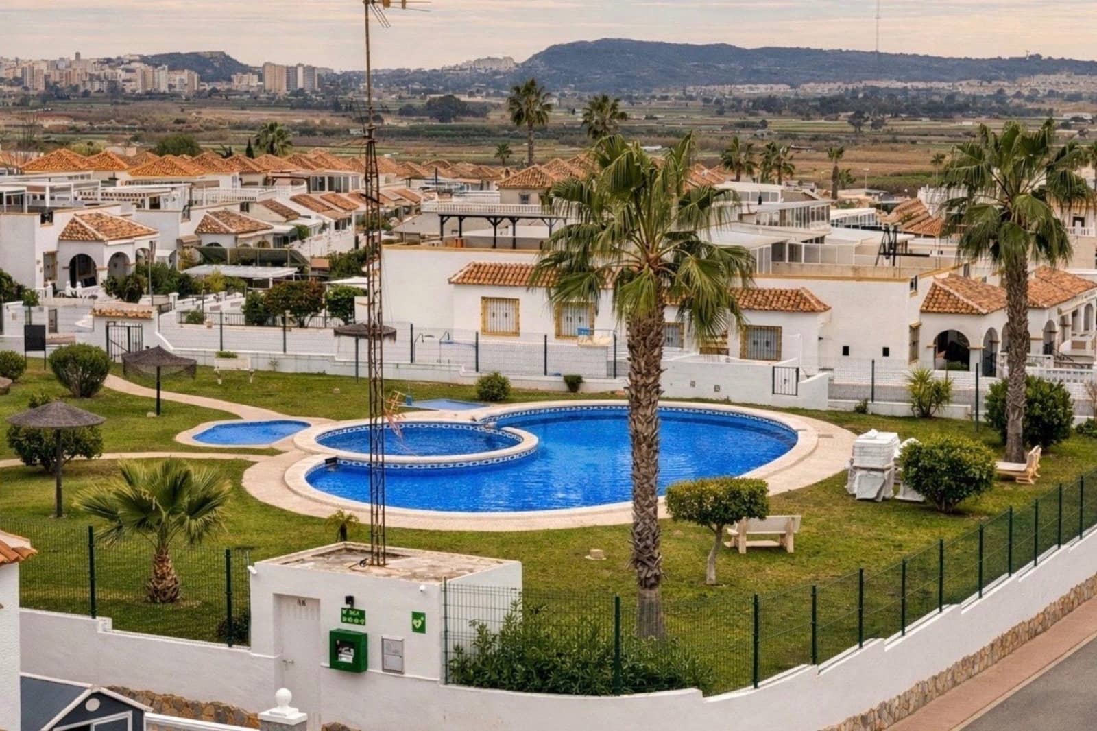 4 sypialnia Dom szeregowy na sprzedaż w San Fulgencio z basenem garażem - 195 000 € (Ref: 9738591)