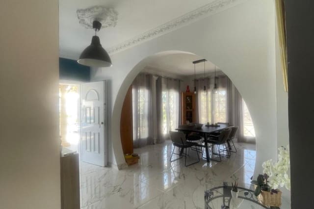 Chalet de 3 habitaciones en San Fulgencio en venta con piscina - 445.500 € (Ref: 9808003)