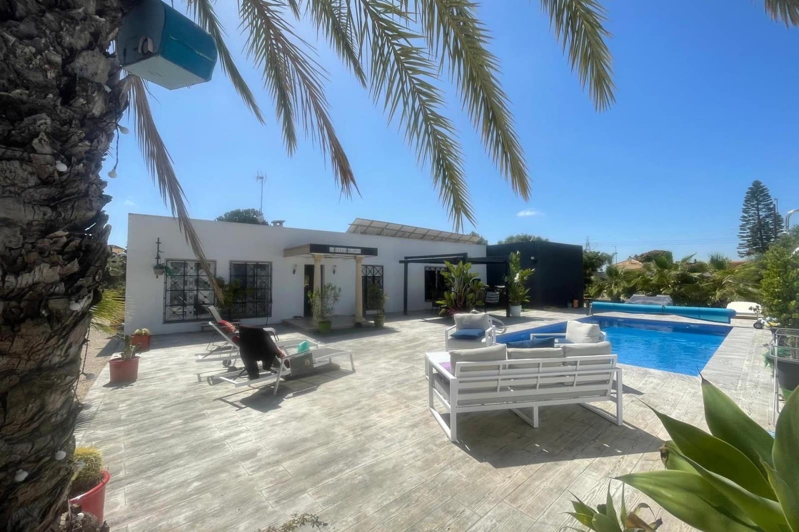 Chalet de 3 habitaciones en San Fulgencio en venta con piscina - 445.500 € (Ref: 9808003)