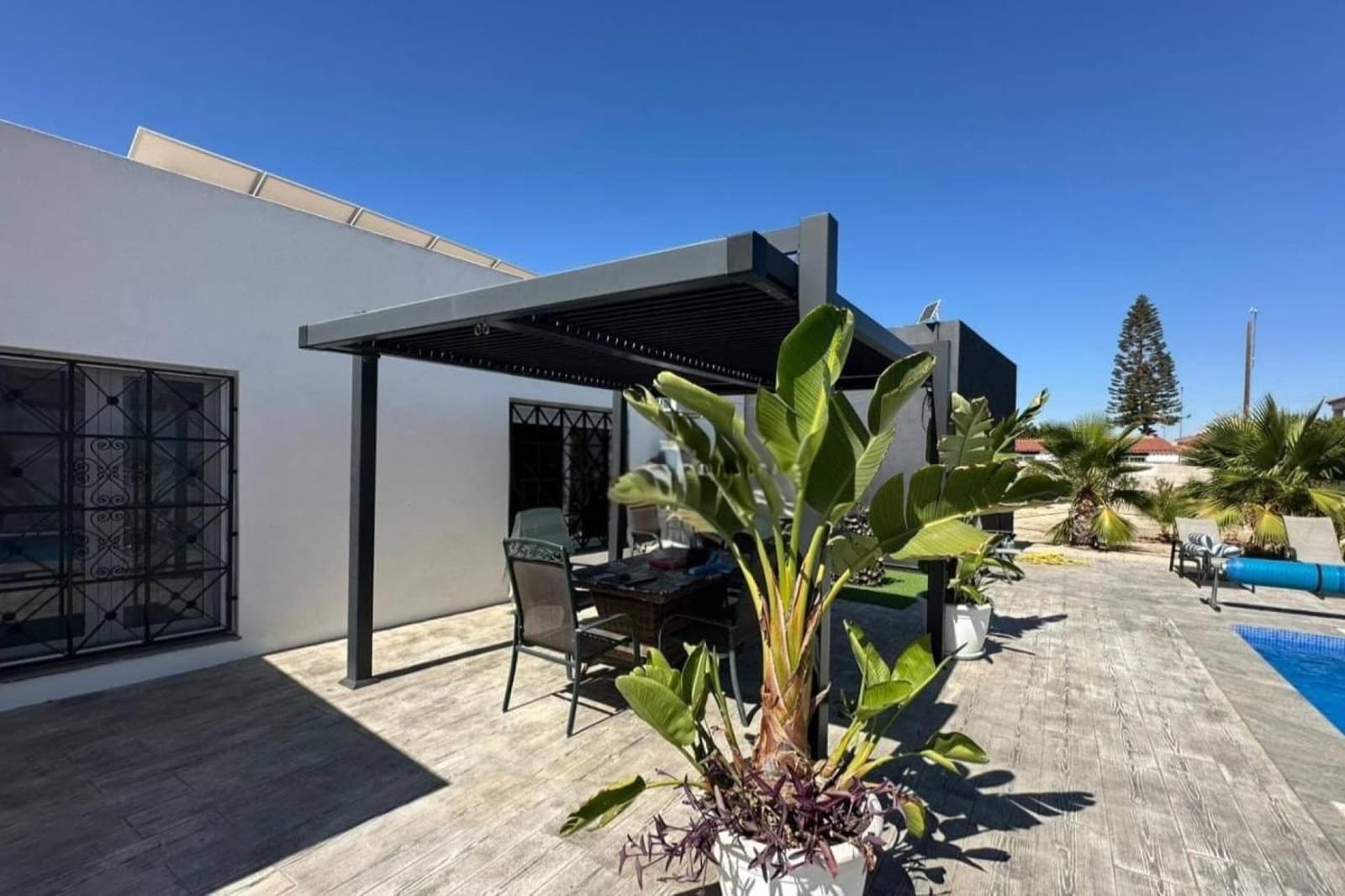 Chalet de 3 habitaciones en San Fulgencio en venta con piscina - 445.500 € (Ref: 9808003)