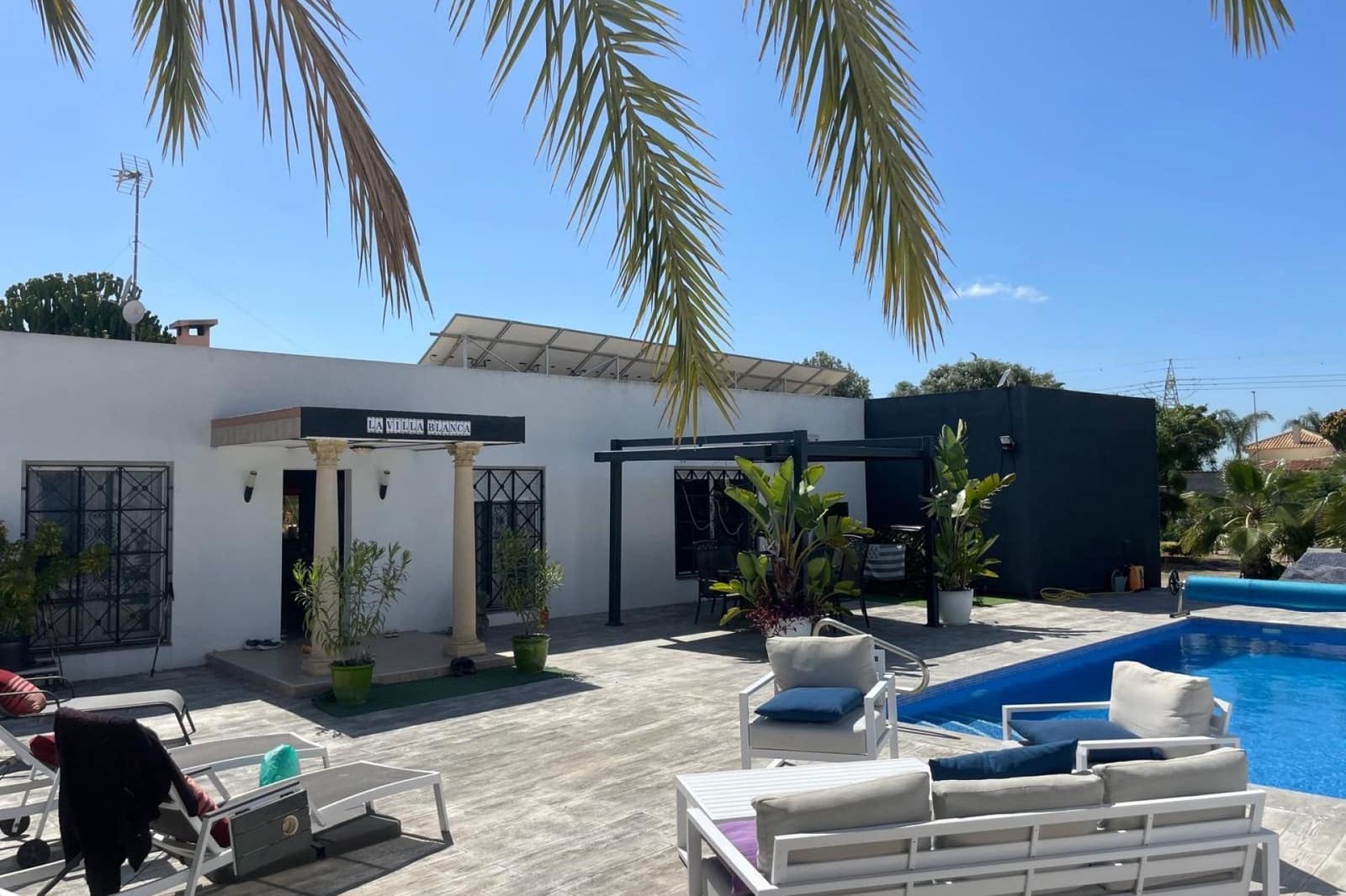 Chalet de 3 habitaciones en San Fulgencio en venta con piscina - 445.500 € (Ref: 9808003)