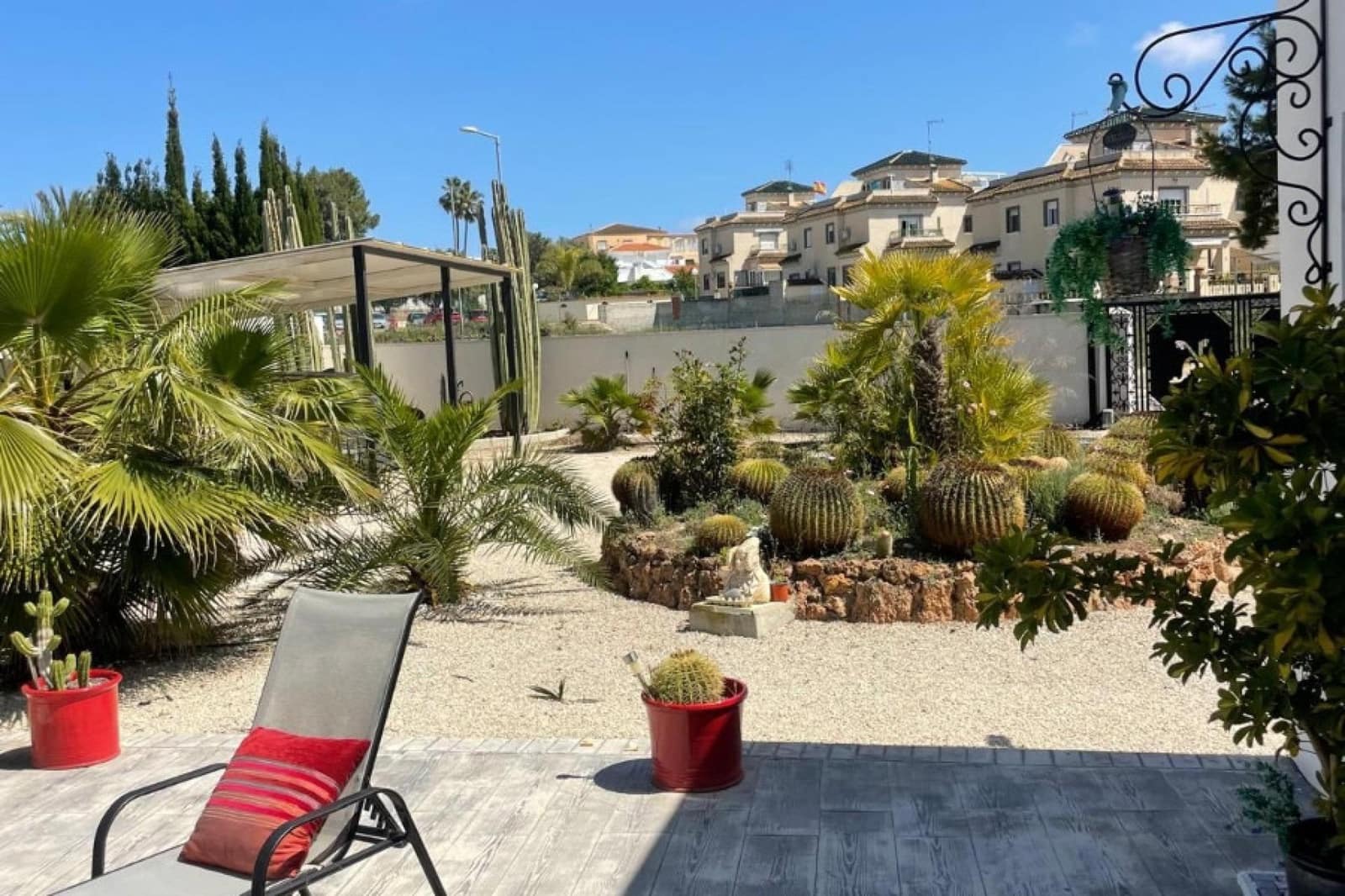 Chalet de 3 habitaciones en San Fulgencio en venta con piscina - 445.500 € (Ref: 9808003)