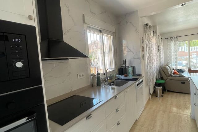 Chalet de 3 habitaciones en San Fulgencio en venta con piscina - 379.000 € (Ref: 9818262)