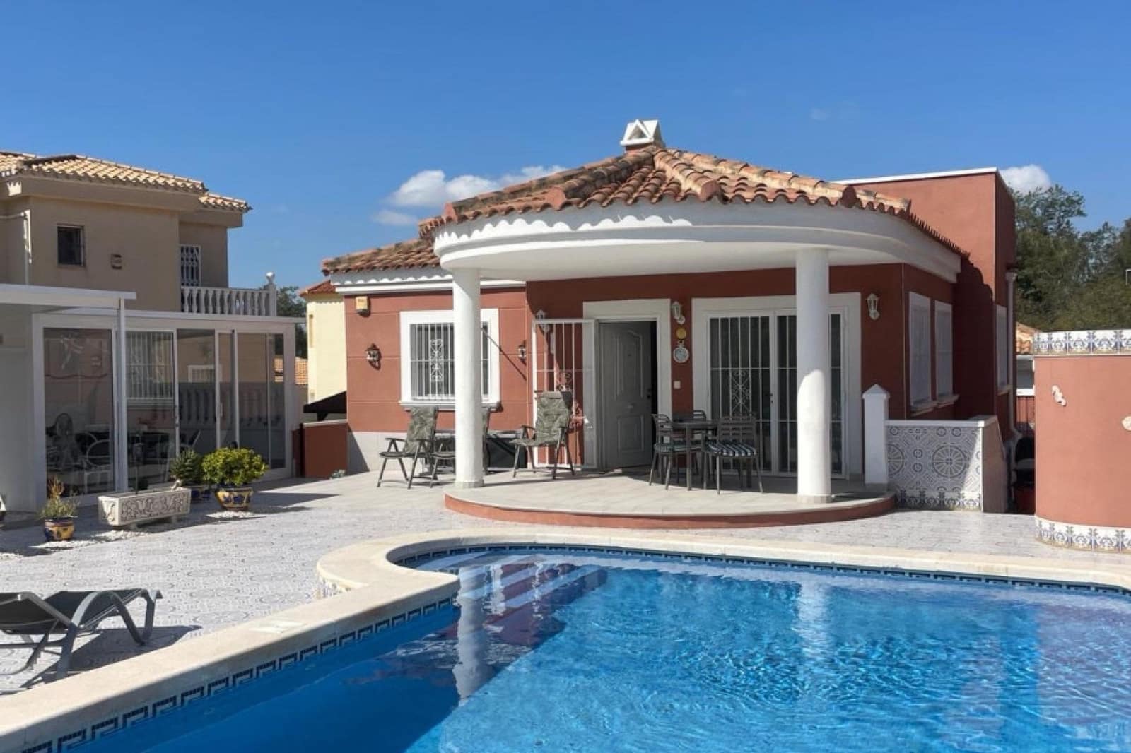 Chalet de 3 habitaciones en San Fulgencio en venta con piscina - 379.000 € (Ref: 9818262)