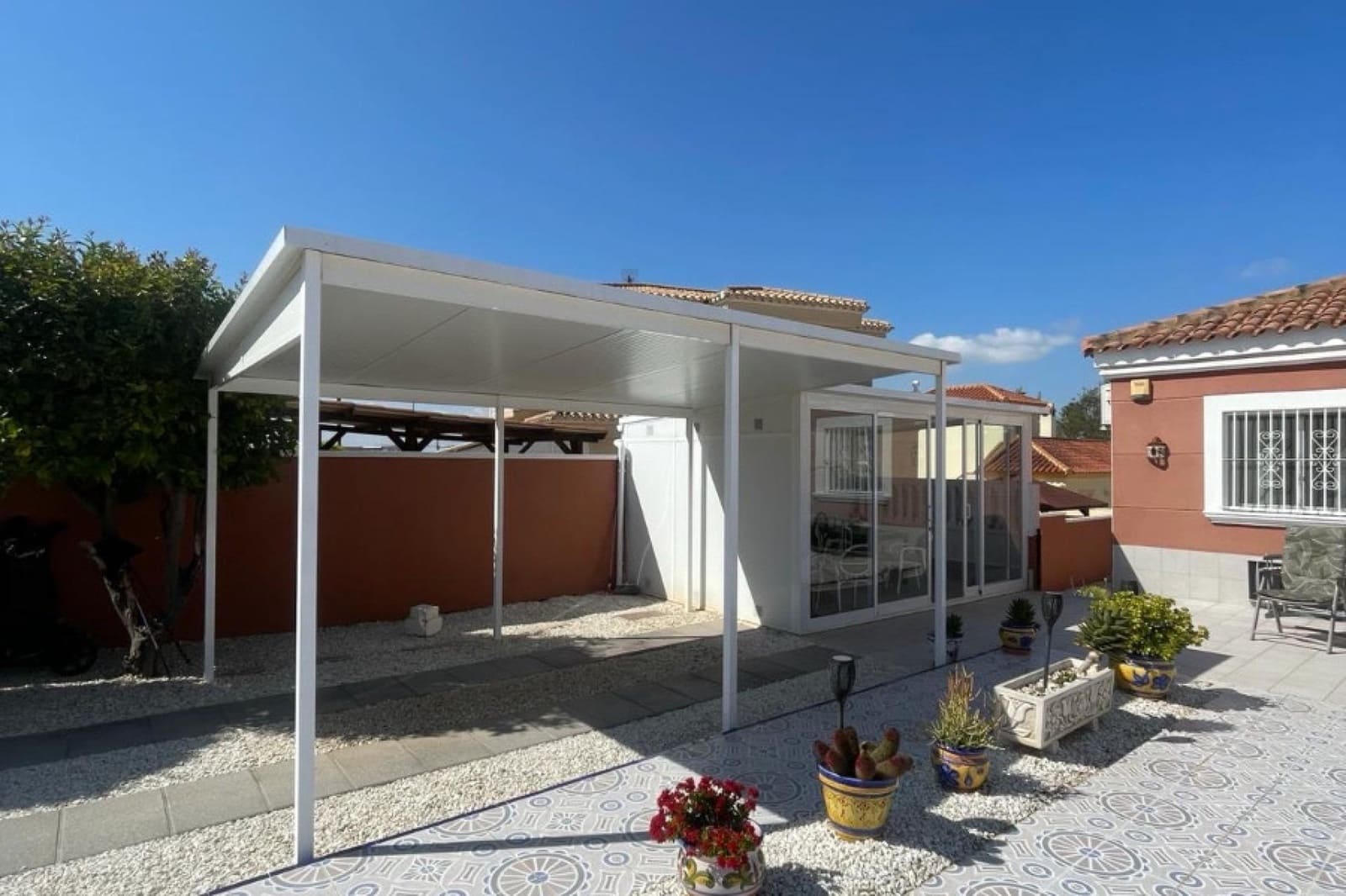 Chalet de 3 habitaciones en San Fulgencio en venta con piscina - 379.000 € (Ref: 9818262)