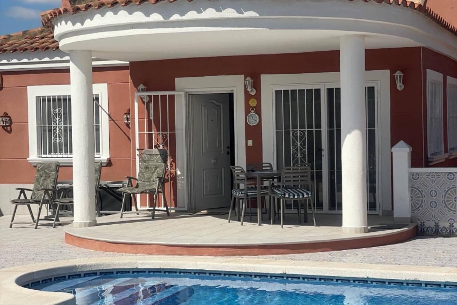 Chalet de 3 habitaciones en San Fulgencio en venta con piscina - 379.000 € (Ref: 9818262)