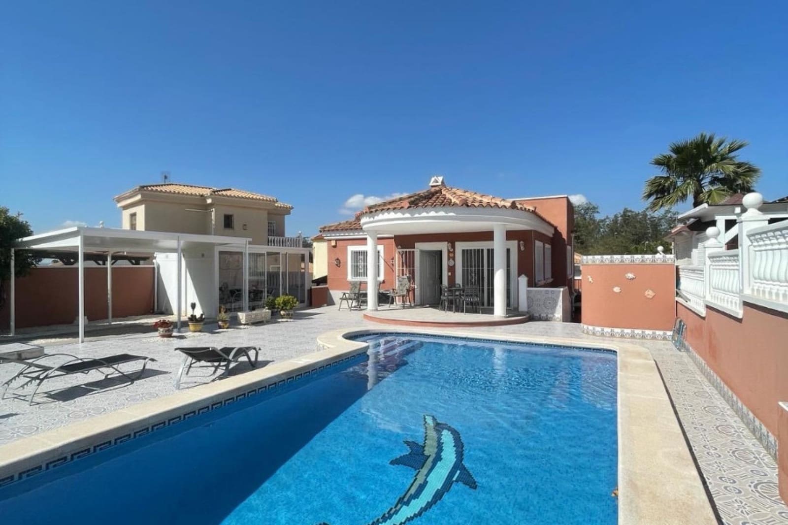 Chalet de 3 habitaciones en San Fulgencio en venta con piscina - 379.000 € (Ref: 9818262)