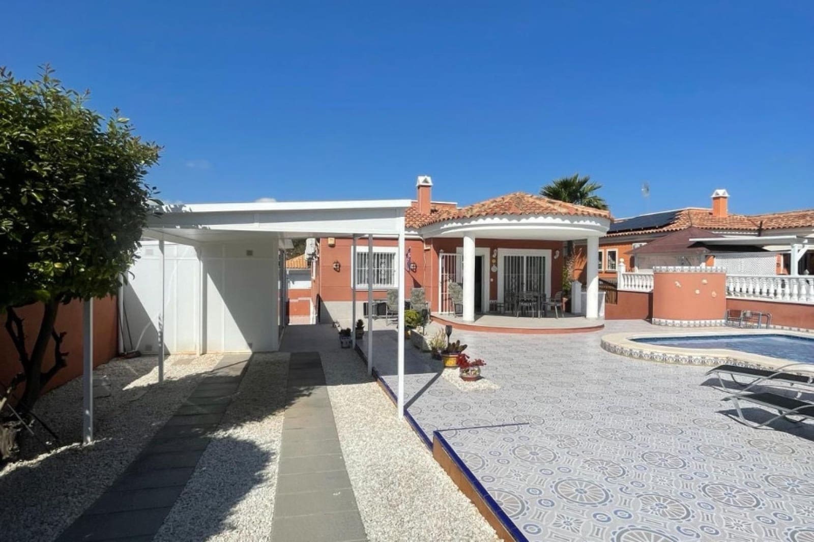 Chalet de 3 habitaciones en San Fulgencio en venta con piscina - 379.000 € (Ref: 9818262)
