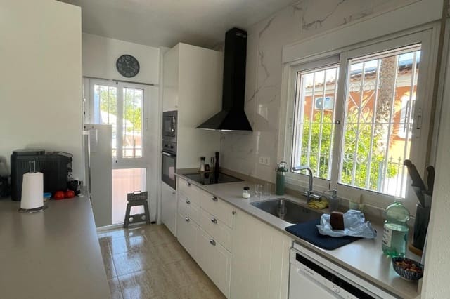 Chalet de 3 habitaciones en San Fulgencio en venta con piscina - 379.000 € (Ref: 9818262)