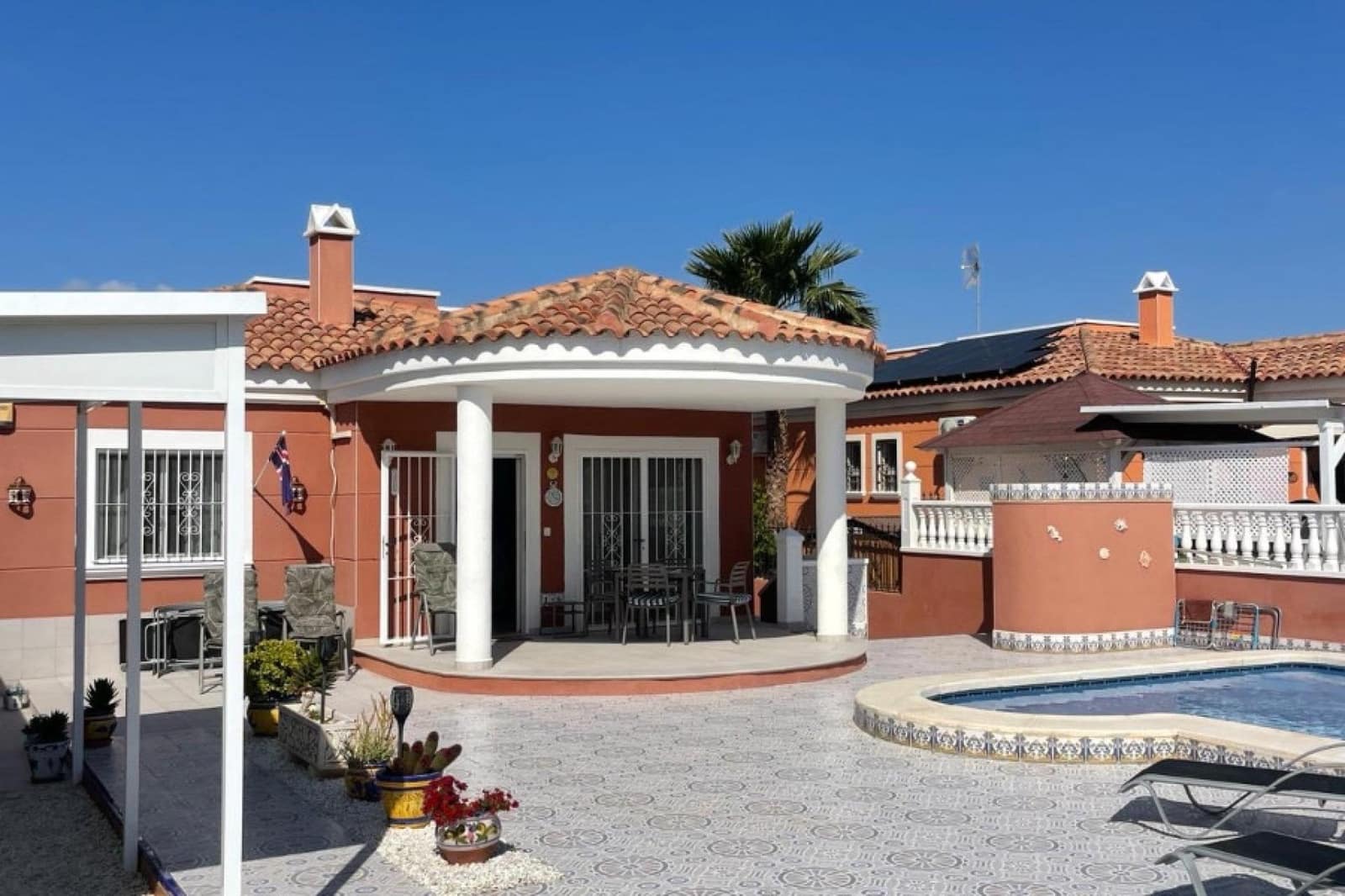 Chalet de 3 habitaciones en San Fulgencio en venta con piscina - 379.000 € (Ref: 9818262)