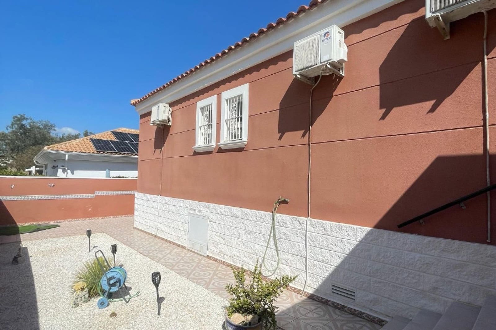 Chalet de 3 habitaciones en San Fulgencio en venta con piscina - 379.000 € (Ref: 9818262)
