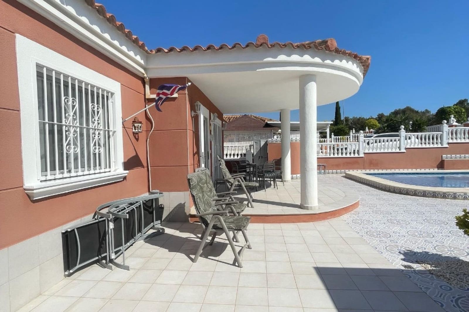Chalet de 3 habitaciones en San Fulgencio en venta con piscina - 379.000 € (Ref: 9818262)
