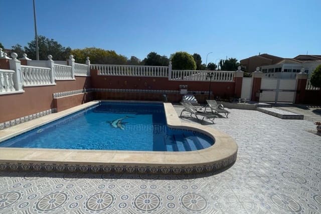 Chalet de 3 habitaciones en San Fulgencio en venta con piscina - 379.000 € (Ref: 9818262)