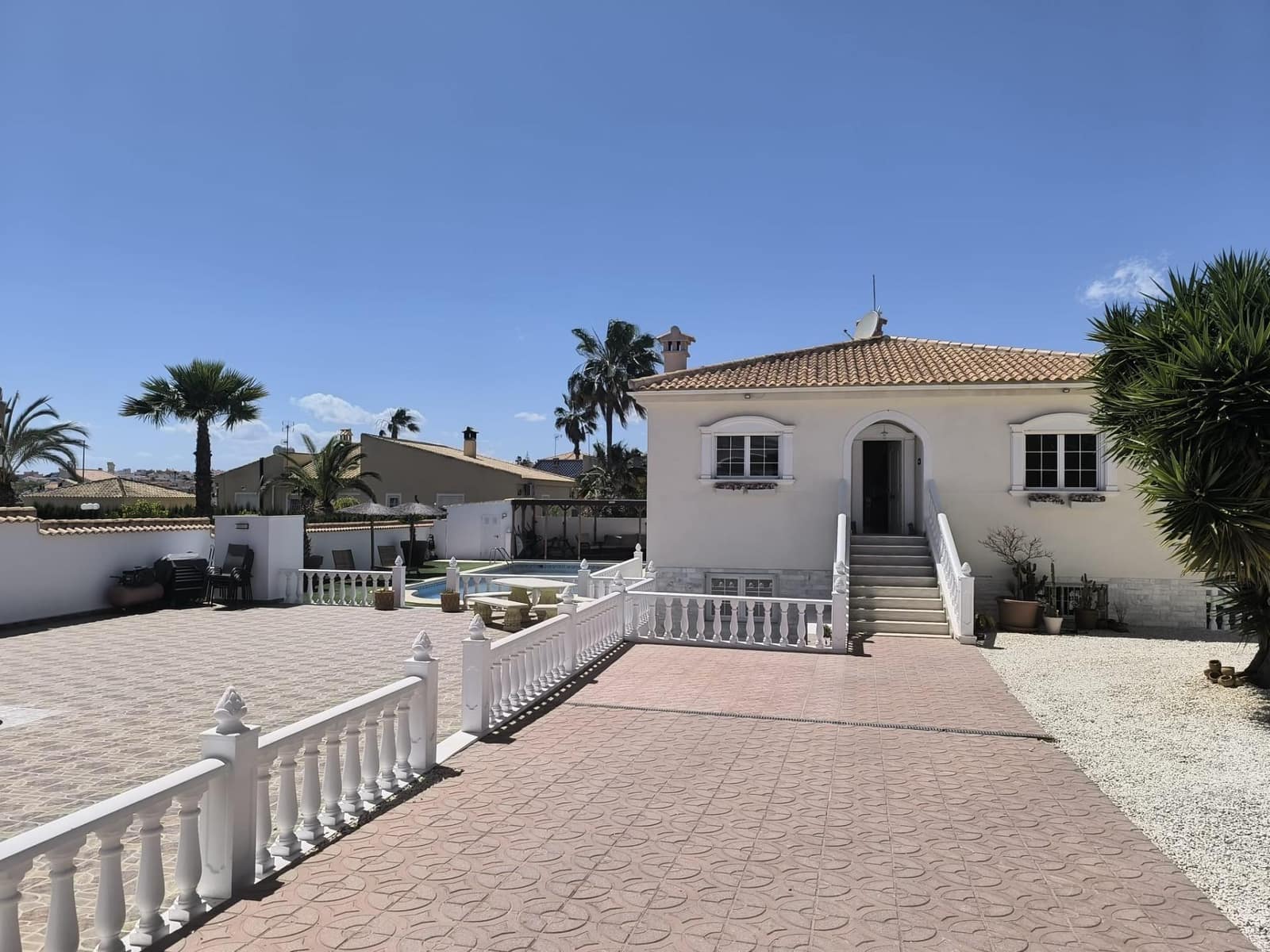 Chalet de 5 habitaciones en San Fulgencio en venta con piscina - 549.000 € (Ref: 9831569)