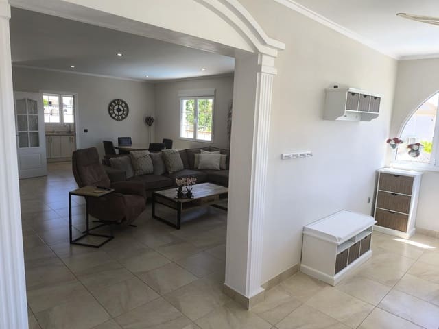 Chalet de 5 habitaciones en San Fulgencio en venta con piscina - 549.000 € (Ref: 9831569)