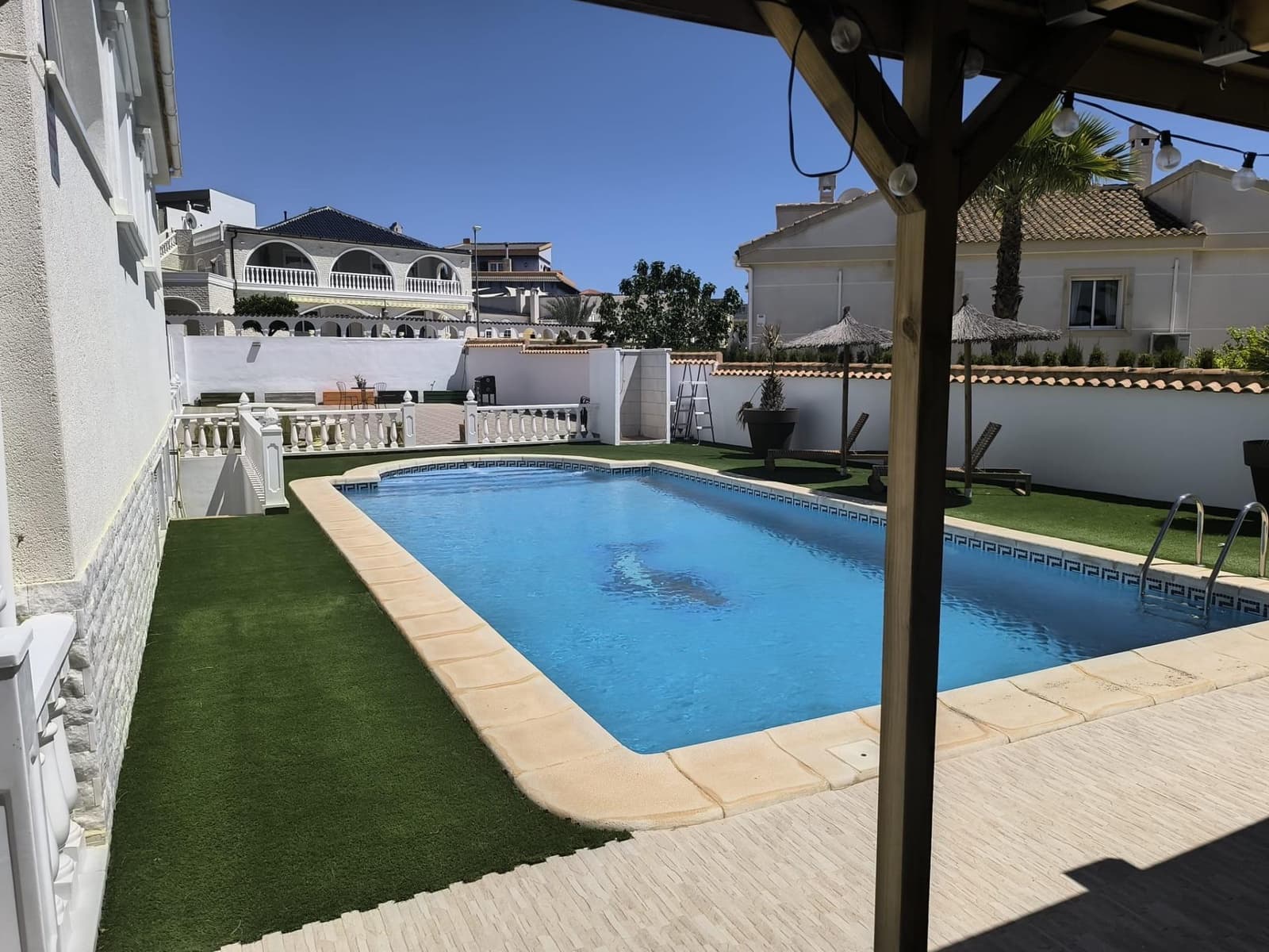 Chalet de 5 habitaciones en San Fulgencio en venta con piscina - 549.000 € (Ref: 9831569)