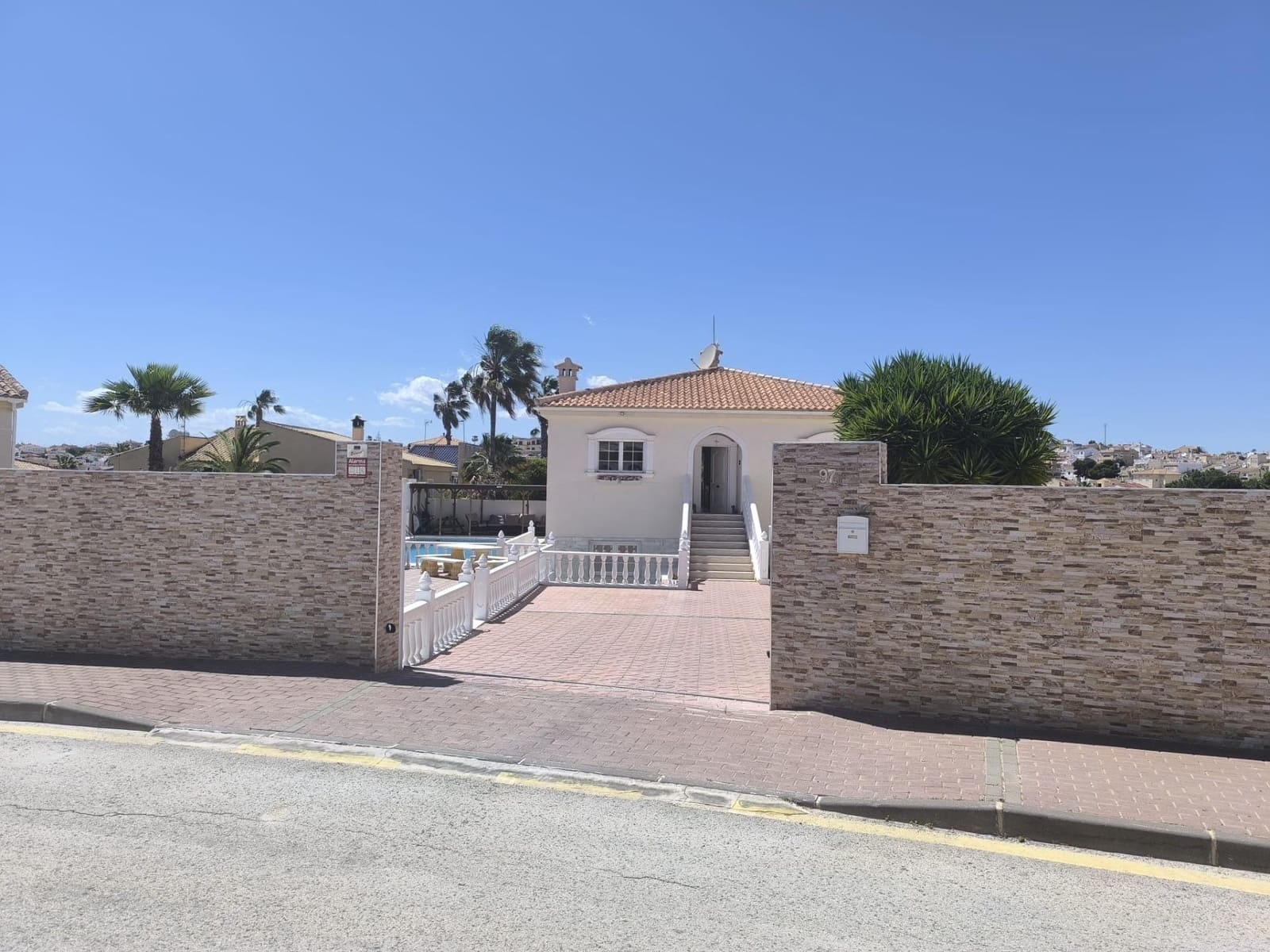 Chalet de 5 habitaciones en San Fulgencio en venta con piscina - 549.000 € (Ref: 9831569)