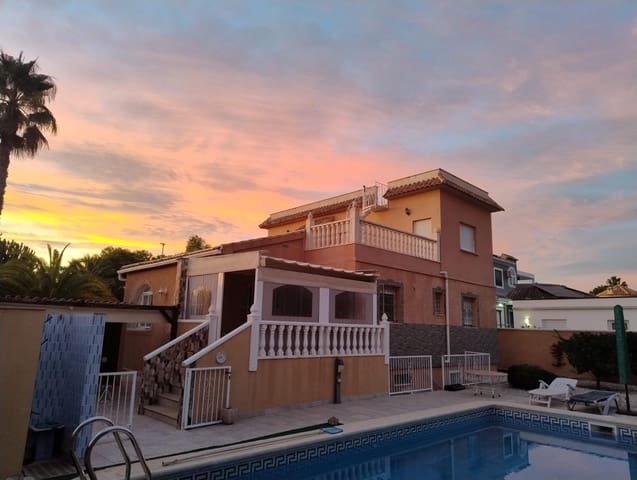 6 Zimmer Villa zu verkaufen in San Fulgencio mit Pool Garage - 679.000 € (Ref: 9839284)