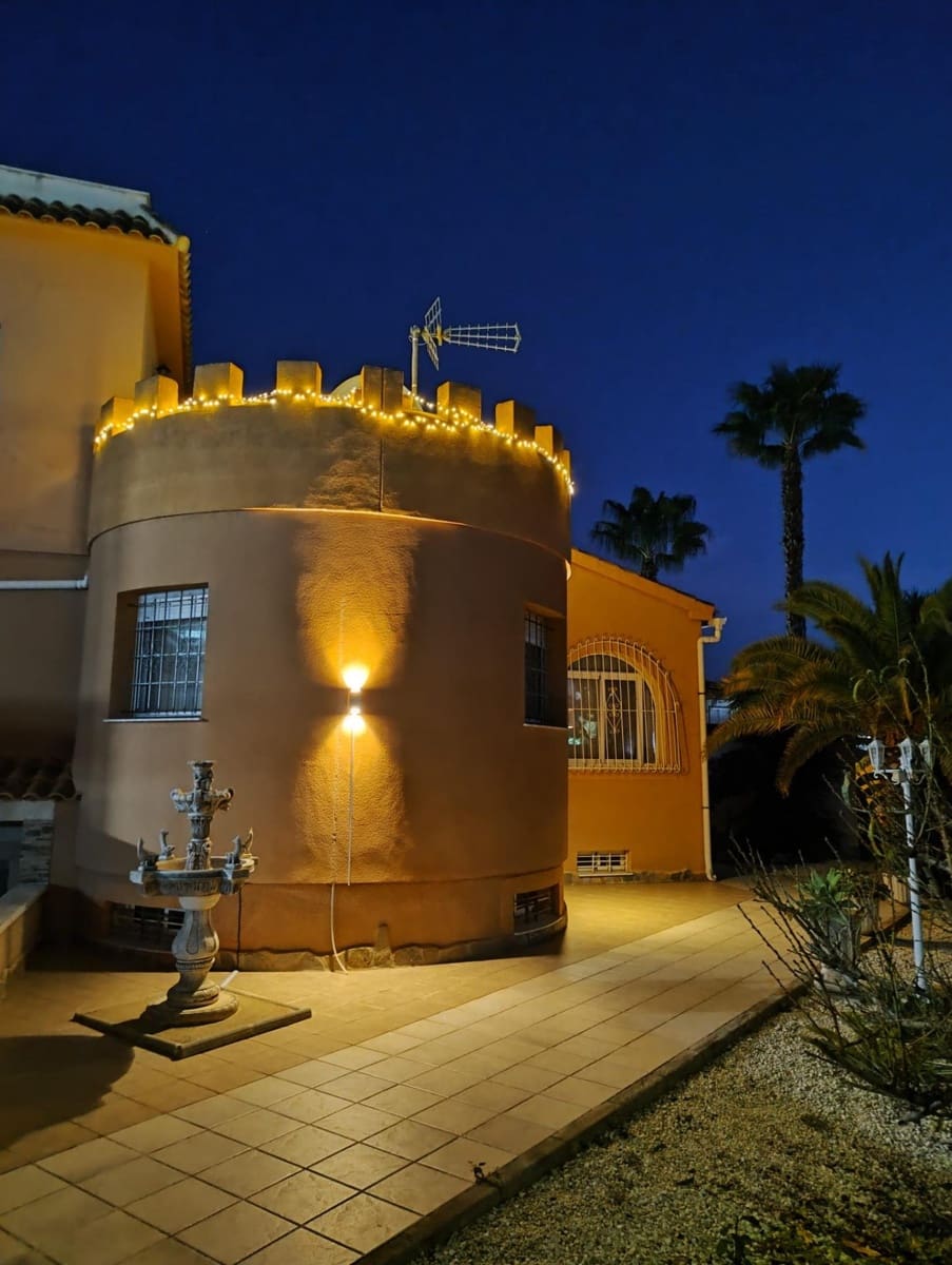 6 Zimmer Villa zu verkaufen in San Fulgencio mit Pool Garage - 679.000 € (Ref: 9839284)
