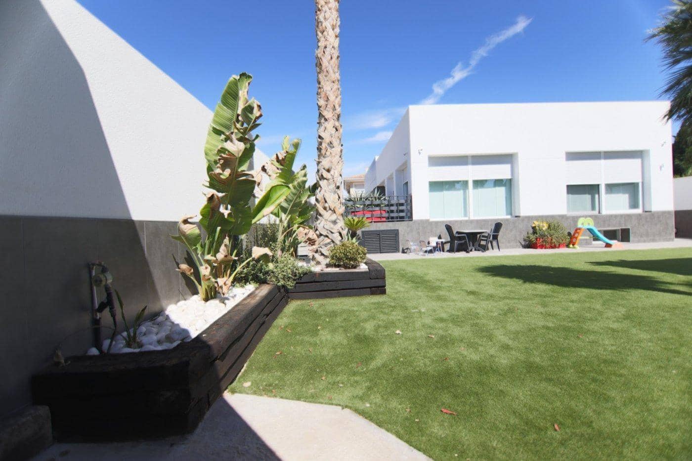 3 bedroom Villa for sale in Elda with garage - € 469,000 (Ref: 9843420)