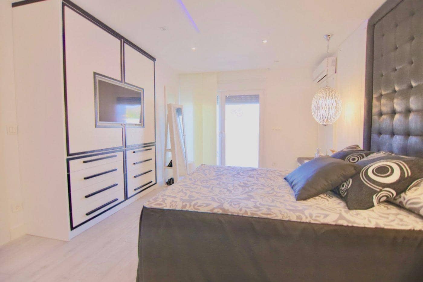 3 bedroom Villa for sale in Elda with garage - € 469,000 (Ref: 9843420)