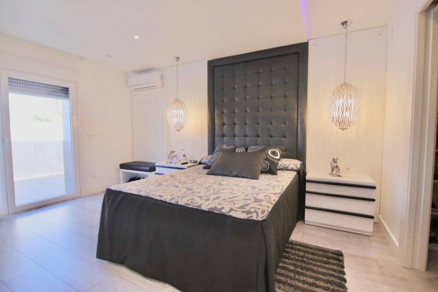 3 bedroom Villa for sale in Elda with garage - € 469,000 (Ref: 9843420)
