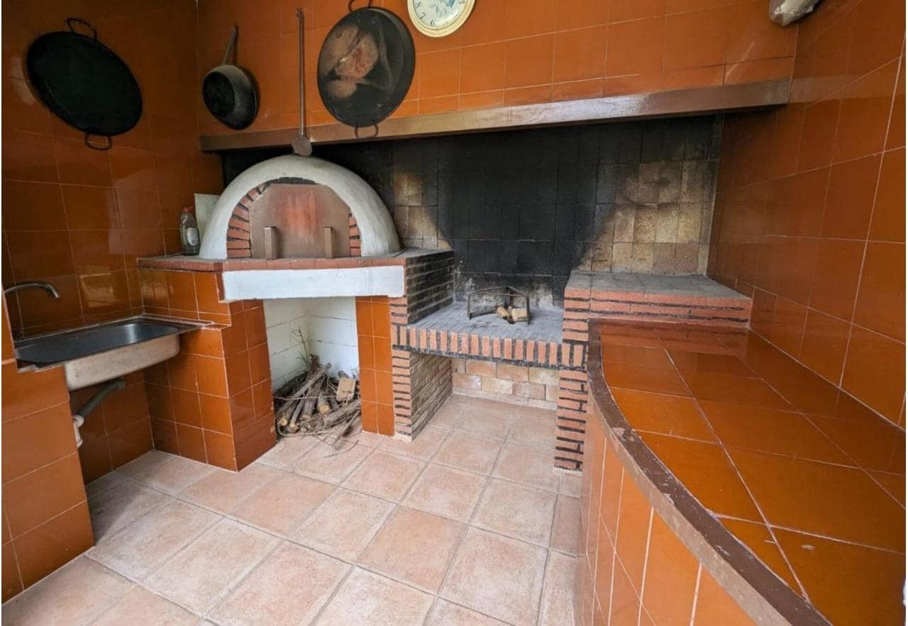 4 bedroom Villa for sale in Elda with pool garage - € 499,000 (Ref: 9843421)