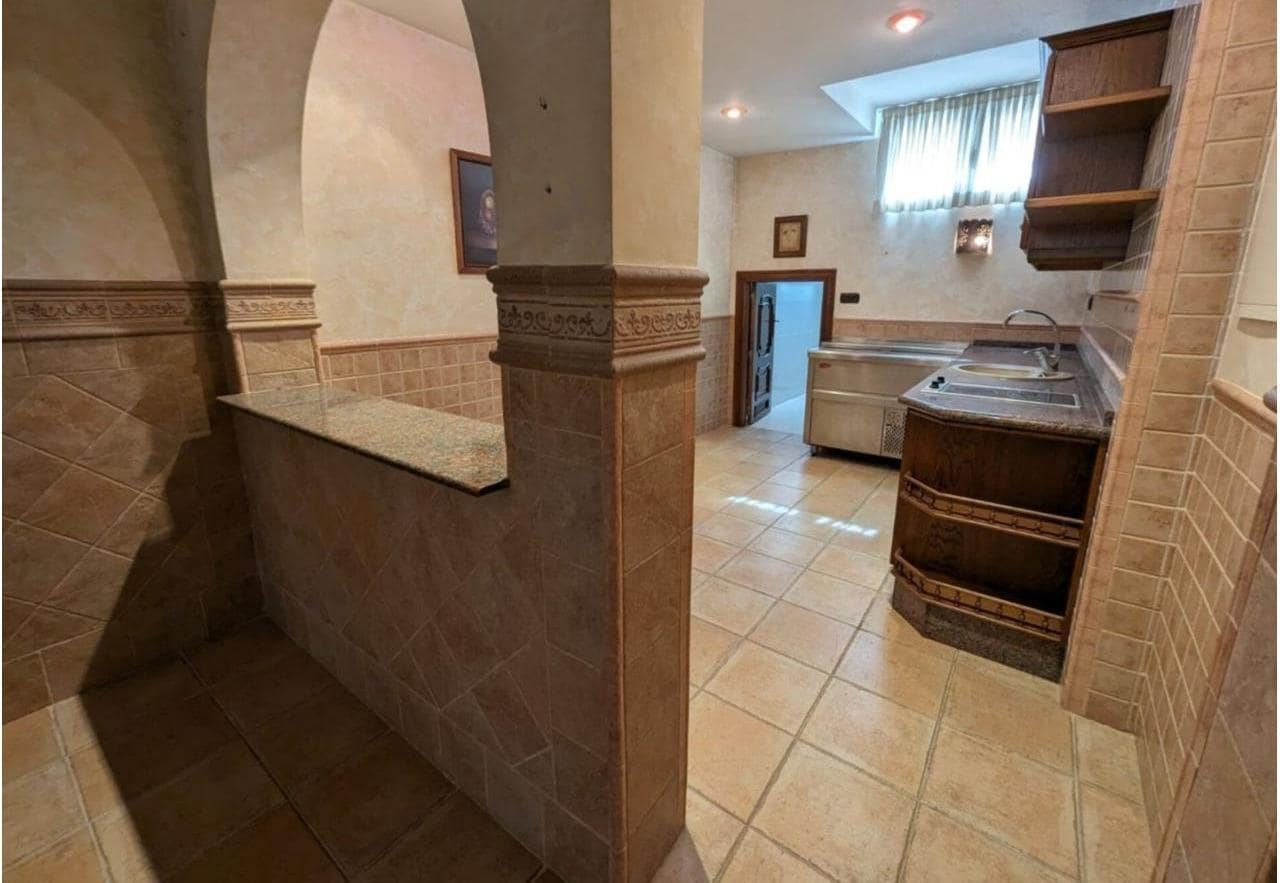 4 bedroom Villa for sale in Elda with pool garage - € 499,000 (Ref: 9843421)