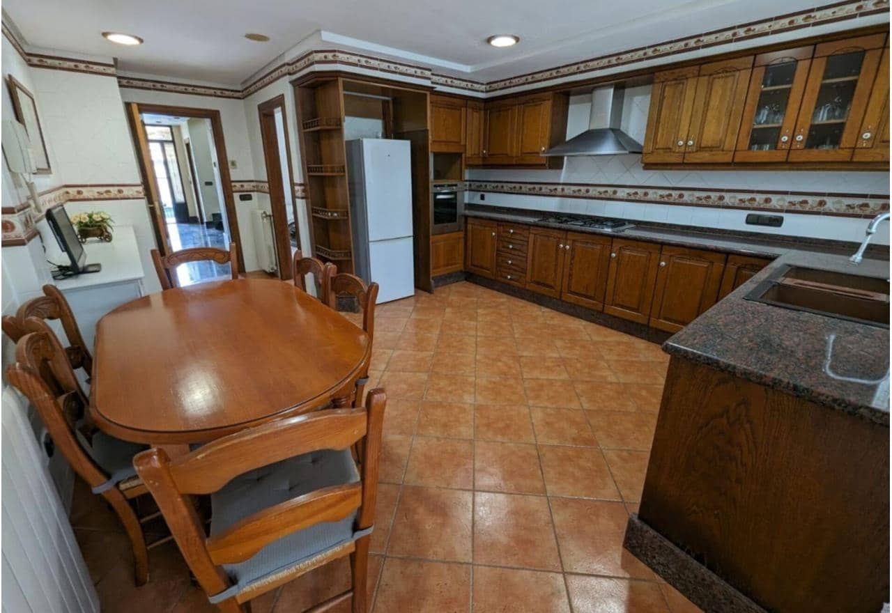 4 bedroom Villa for sale in Elda with pool garage - € 499,000 (Ref: 9843421)