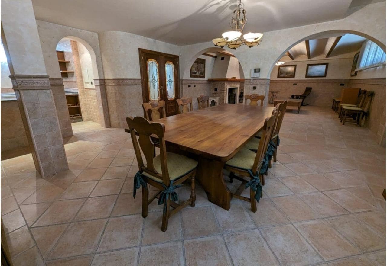 4 bedroom Villa for sale in Elda with pool garage - € 499,000 (Ref: 9843421)