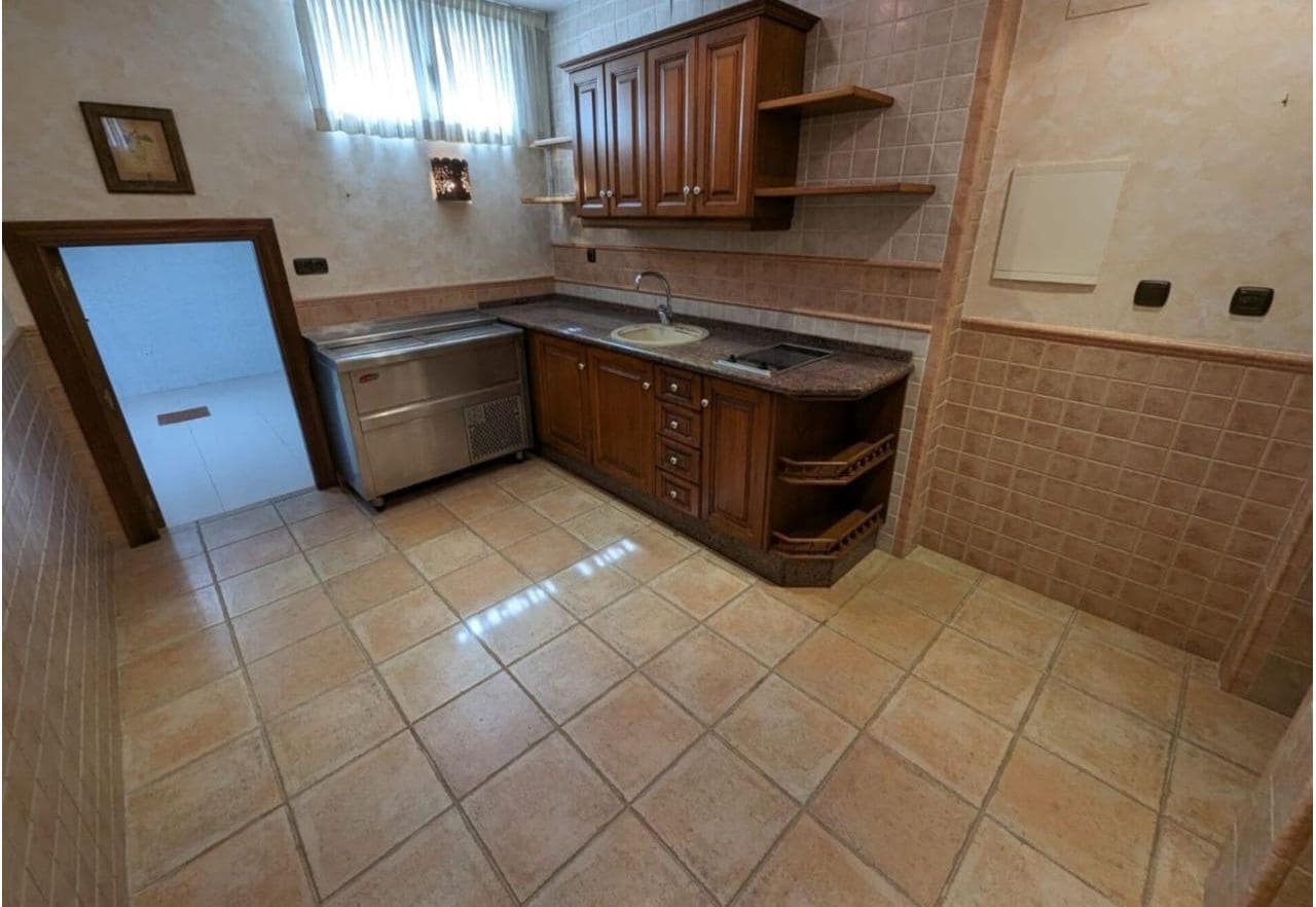 4 bedroom Villa for sale in Elda with pool garage - € 499,000 (Ref: 9843421)