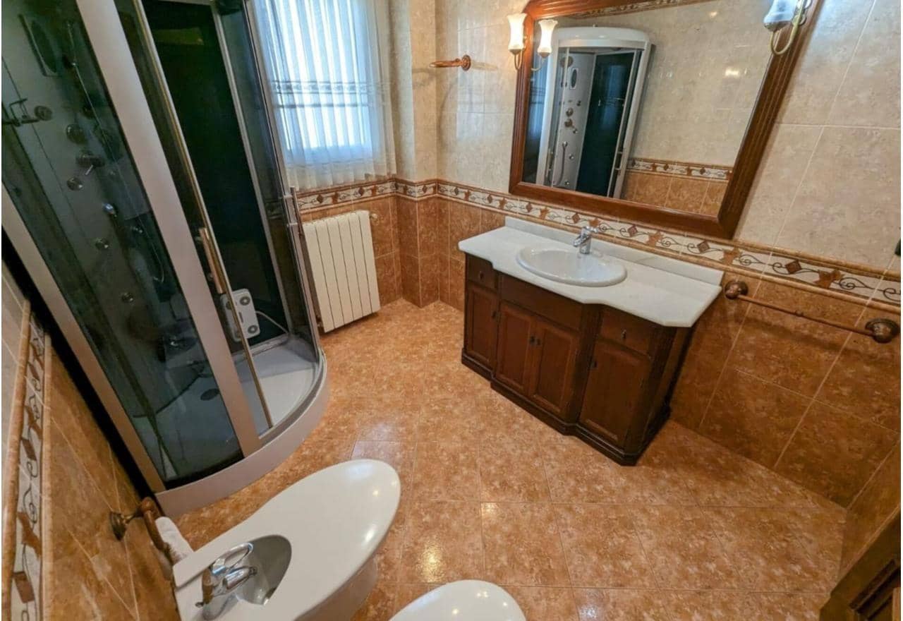 4 bedroom Villa for sale in Elda with pool garage - € 499,000 (Ref: 9843421)