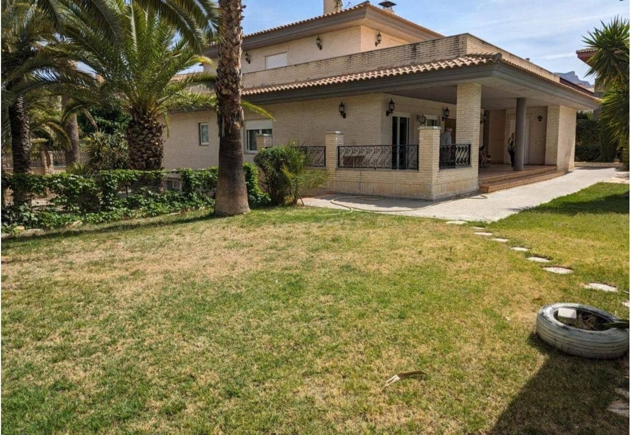 4 bedroom Villa for sale in Elda with pool garage - € 499,000 (Ref: 9843421)