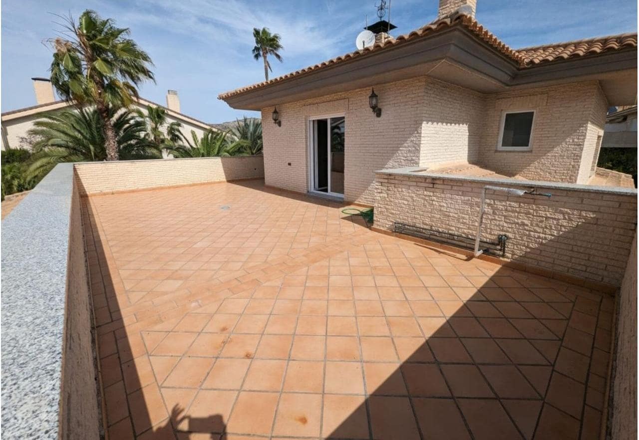 4 bedroom Villa for sale in Elda with pool garage - € 499,000 (Ref: 9843421)