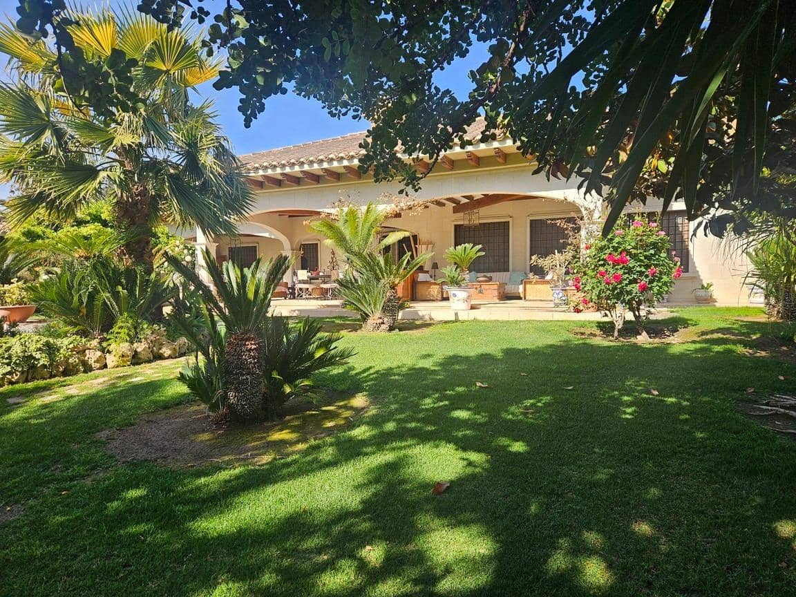 8 bedroom Villa for sale in Novelda with pool garage - € 1,400,000 (Ref: 9846262)