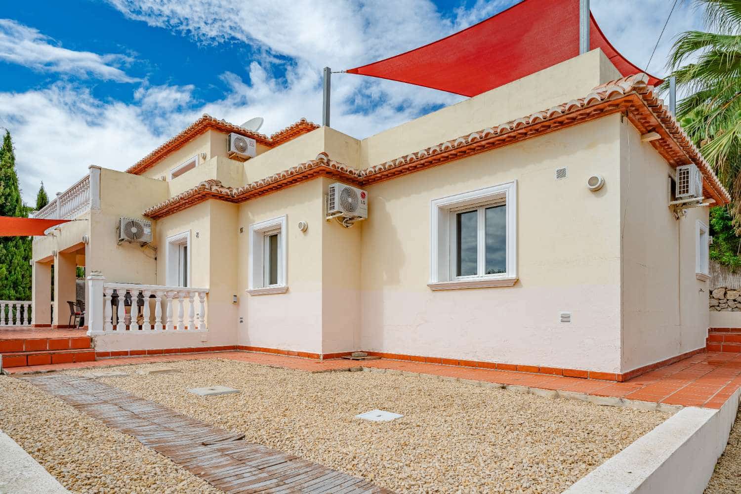 6 slaapkamer Villa te koop in Moraira met zwembad garage - € 799.000 (Ref: 10118801)