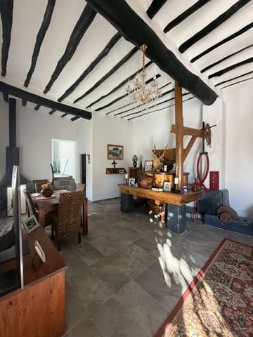 Casa de 6 habitaciones en Chirivel en venta con garaje - 329.000 € (Ref: 10159020)