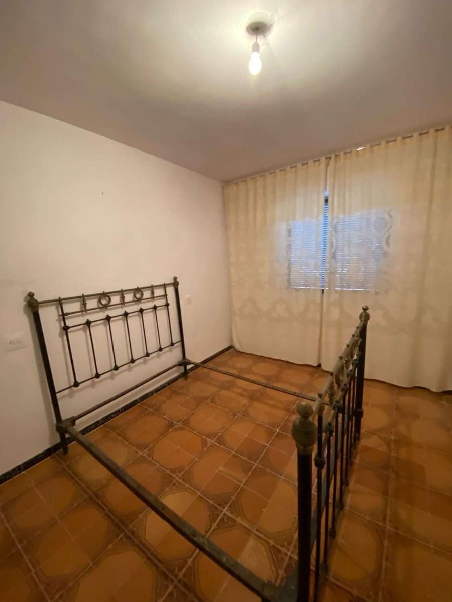 4 soveværelse Finca/Landehus til salg i Cullar med swimmingpool - € 93.000 (Ref: 8068378)