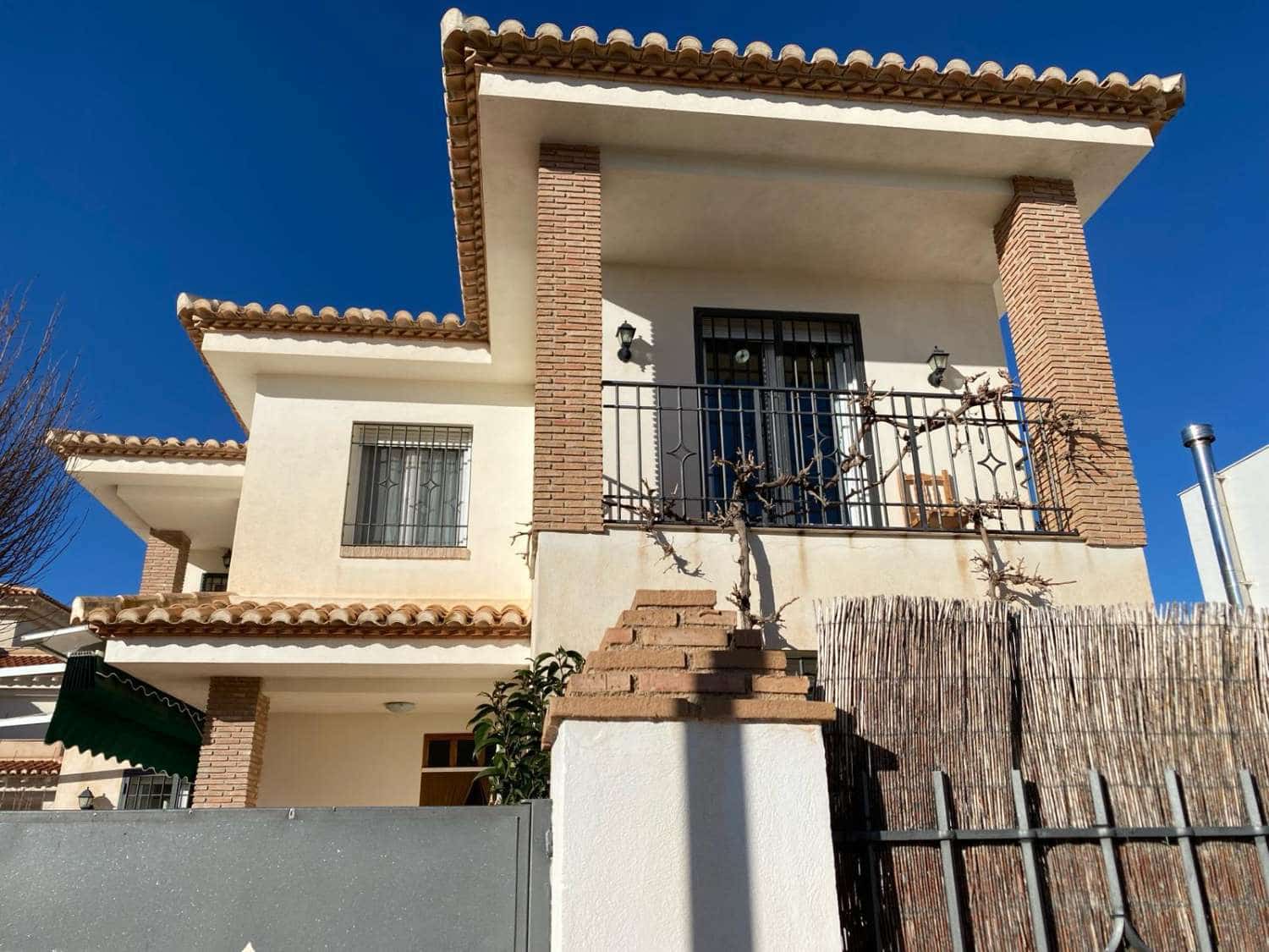 4 bedroom Townhouse for sale in Baza - € 208,000 (Ref: 8069861)