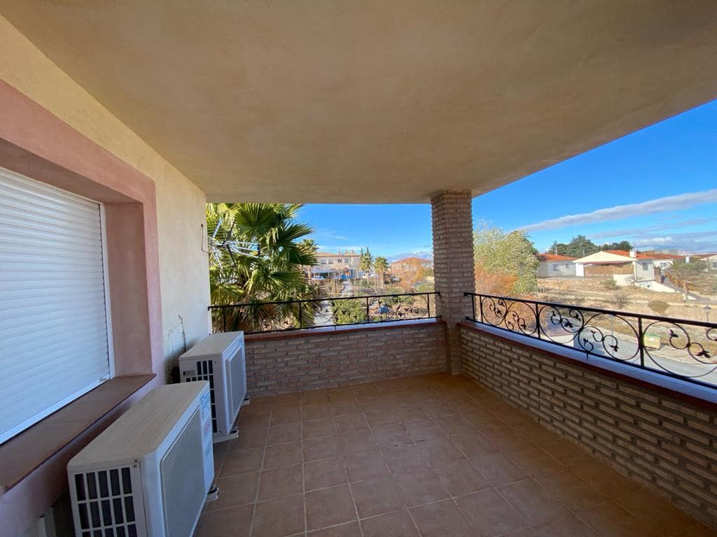 4 soveværelse Byhus til salg i Freila med garage - € 259.950 (Ref: 8070334)