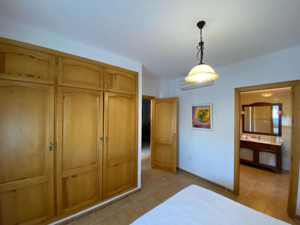 4 soveværelse Byhus til salg i Freila med garage - € 259.950 (Ref: 8070334)