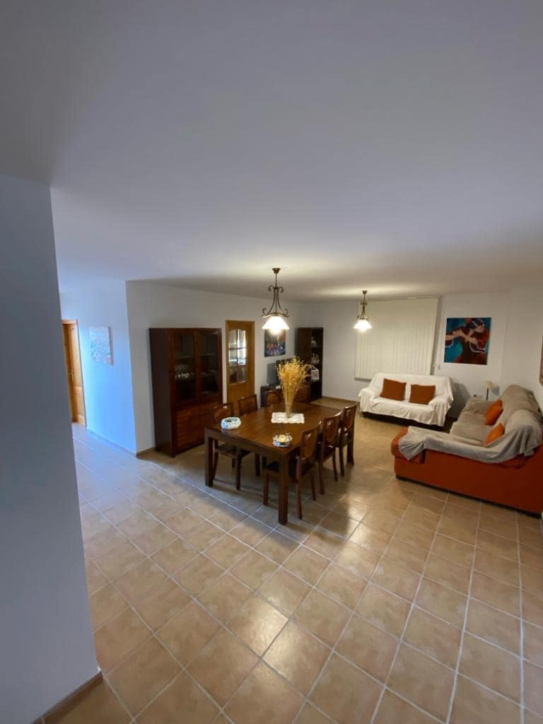 4 soveværelse Byhus til salg i Freila med garage - € 259.950 (Ref: 8070334)