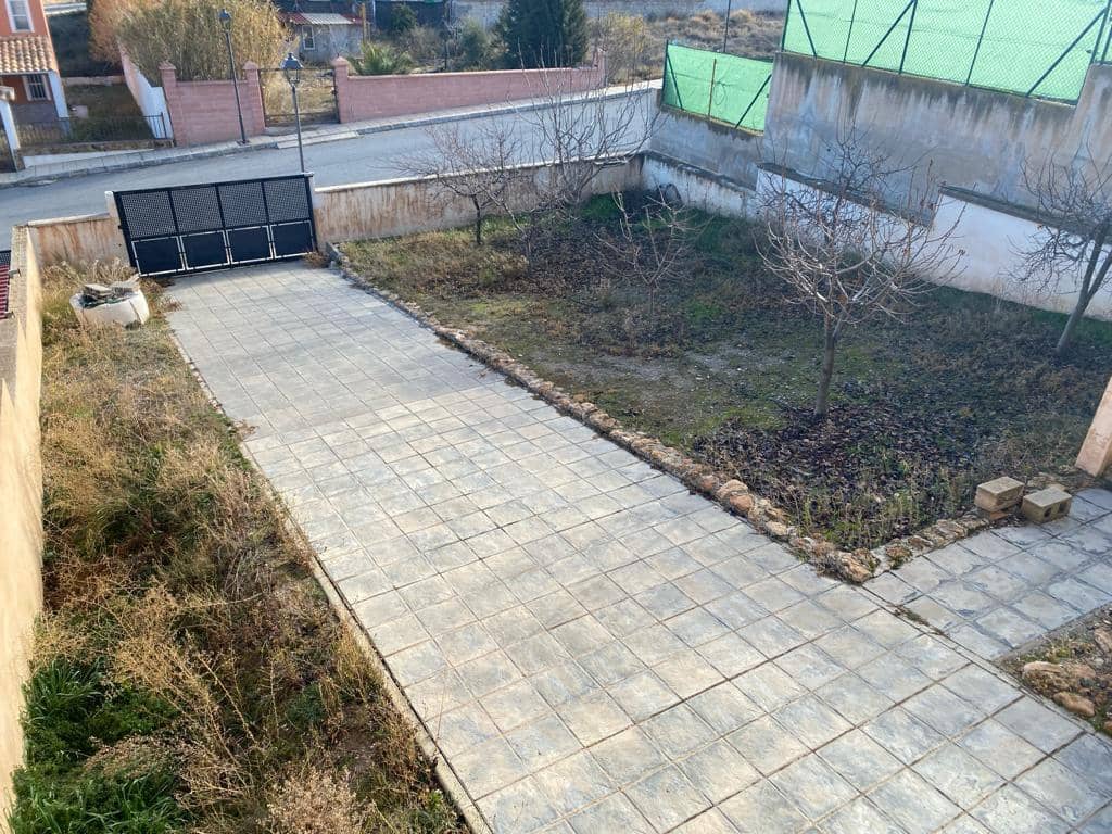 4 soveværelse Byhus til salg i Freila med garage - € 259.950 (Ref: 8070334)