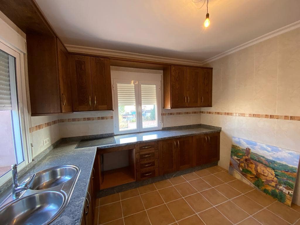 4 soveværelse Byhus til salg i Freila med garage - € 259.950 (Ref: 8070334)