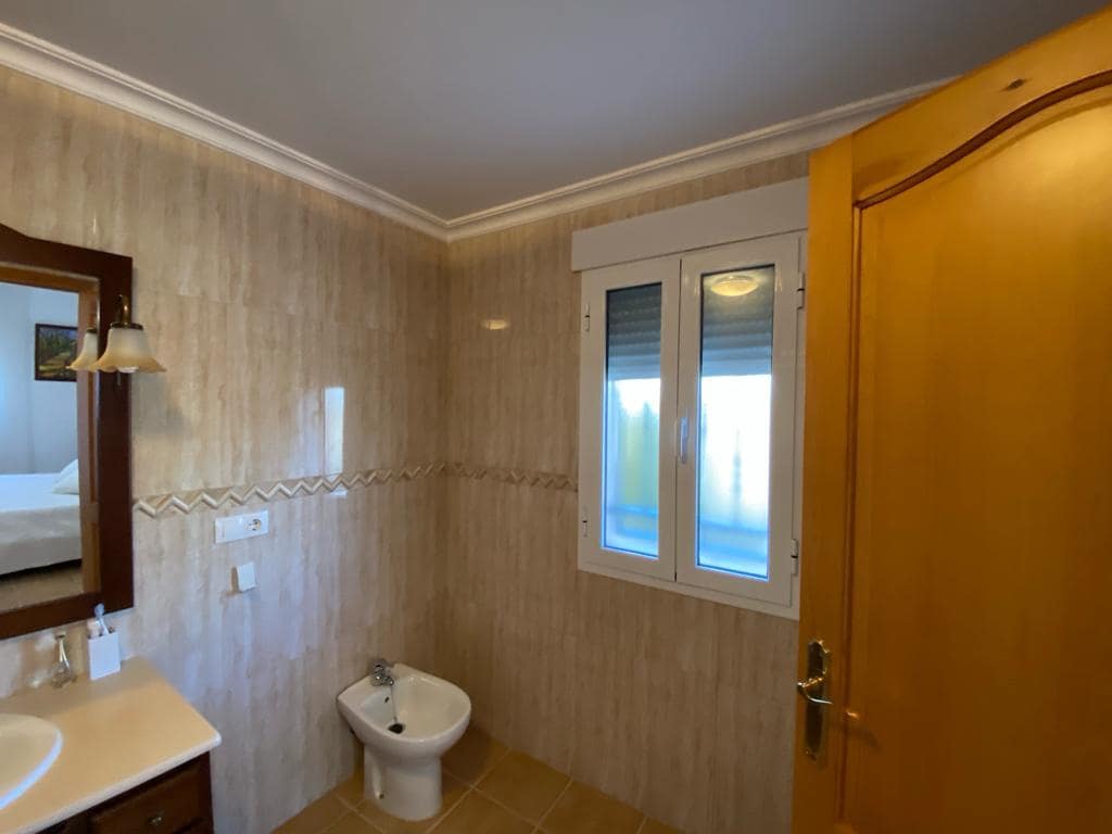 4 soveværelse Byhus til salg i Freila med garage - € 259.950 (Ref: 8070334)