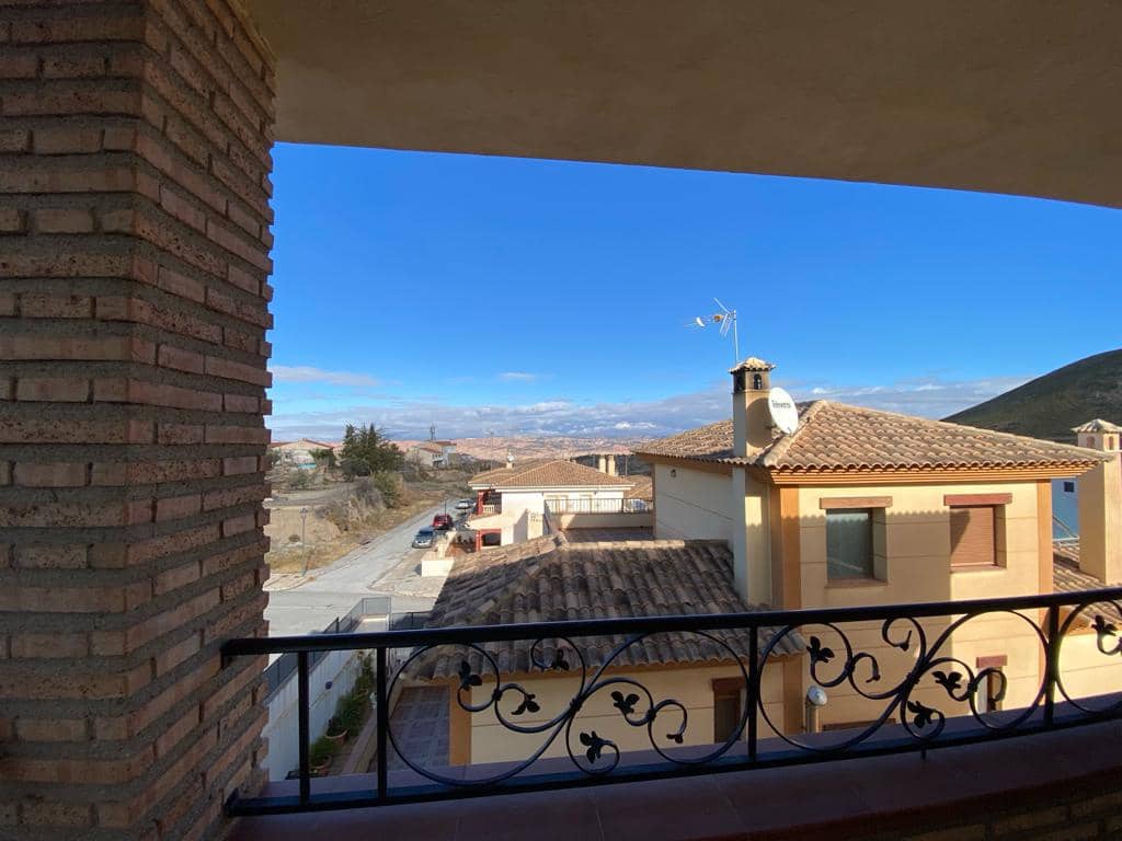 4 soveværelse Byhus til salg i Freila med garage - € 259.950 (Ref: 8070334)