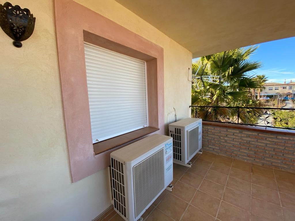 4 soveværelse Byhus til salg i Freila med garage - € 259.950 (Ref: 8070334)